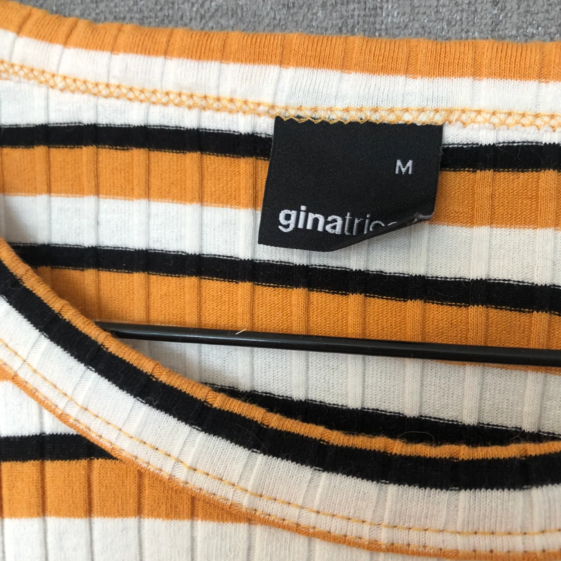 Ribbad tröja i retrostuk - 90