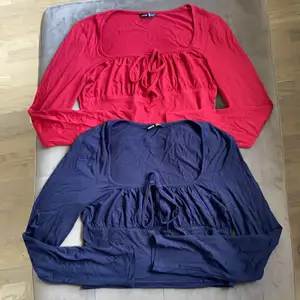 Marinblå tröja - storlek M/38            Röd tröja - storlek M/38  Väljer man att köpa 1 utav tröjorna så kostar det 50kr men om man vill köpa båda två så kostar det 100kr
