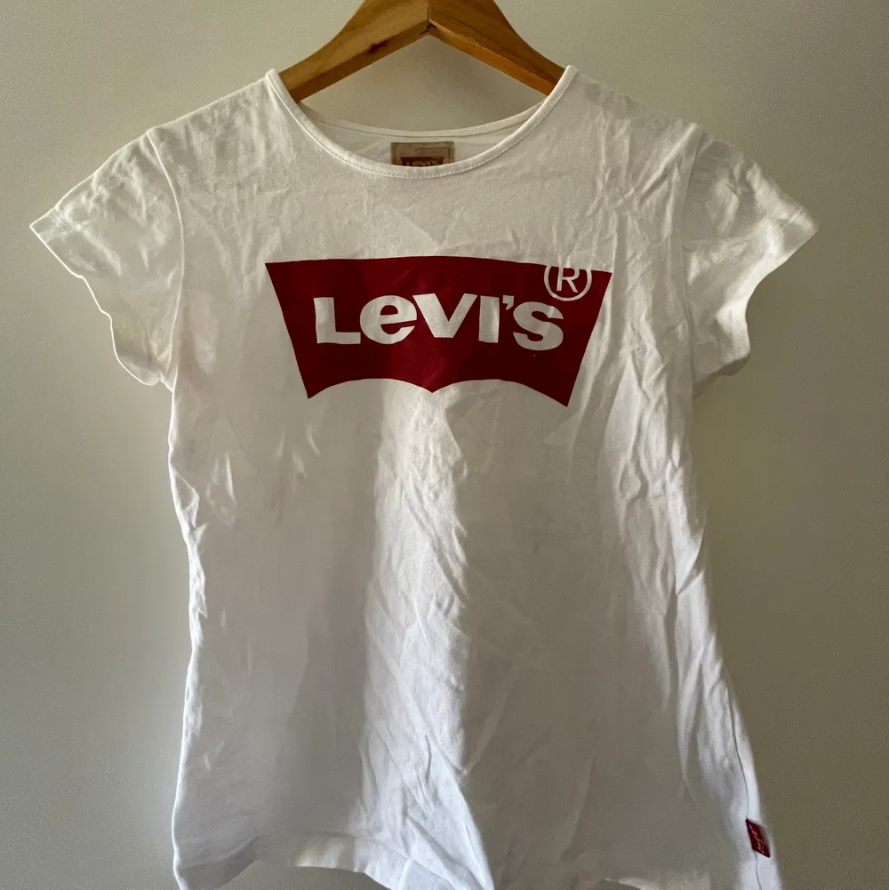 Nästan aldrig använd t-shirt från levi’s. T-shirts.
