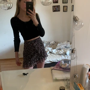 Kjol - Superfin somrig kjol passar perfekt till sommaren. Säljer då den är för stor i midjan.💕