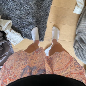 Fin sommar kjol - Jätte fin sommarkjol!! Väldigt vackra färger💕💕🌸