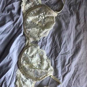 Spets bh  - Superfin spets bh som tyvärr aldrig kommer till användning ❤️ 