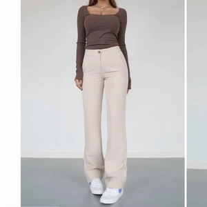 Venderbys Lilly byxor - Säljer dessa superfina byxor från Venderby’s då de inte passade. Kostar 530kr på hemsidan samt 70kr i frakt. Väldigt dyr retur, därför säljer jag dem här istället. Helt nya och oanvända, endast testade!