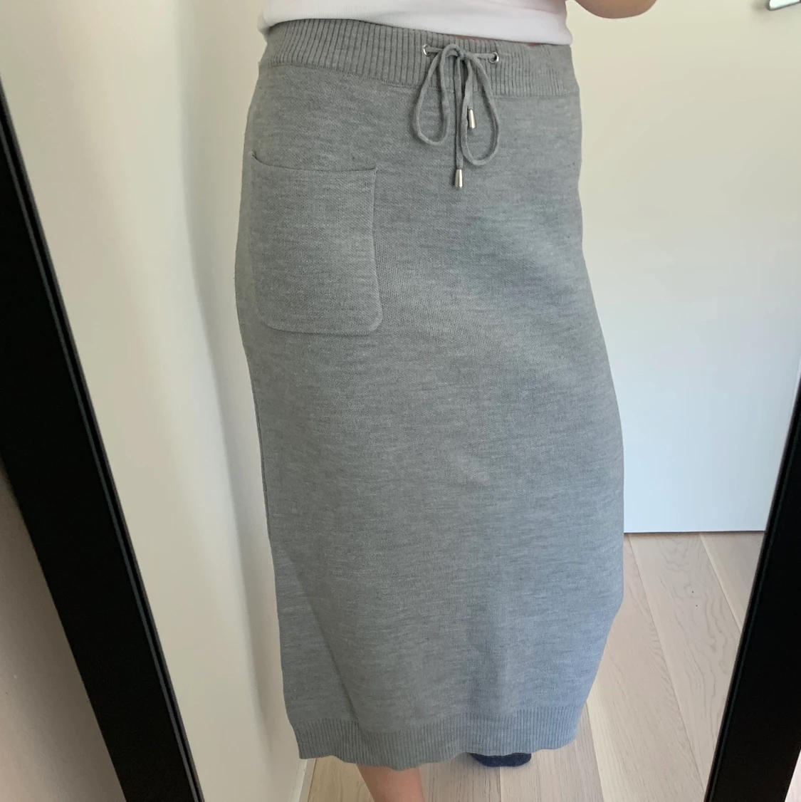 Grå kjol Carin Wester