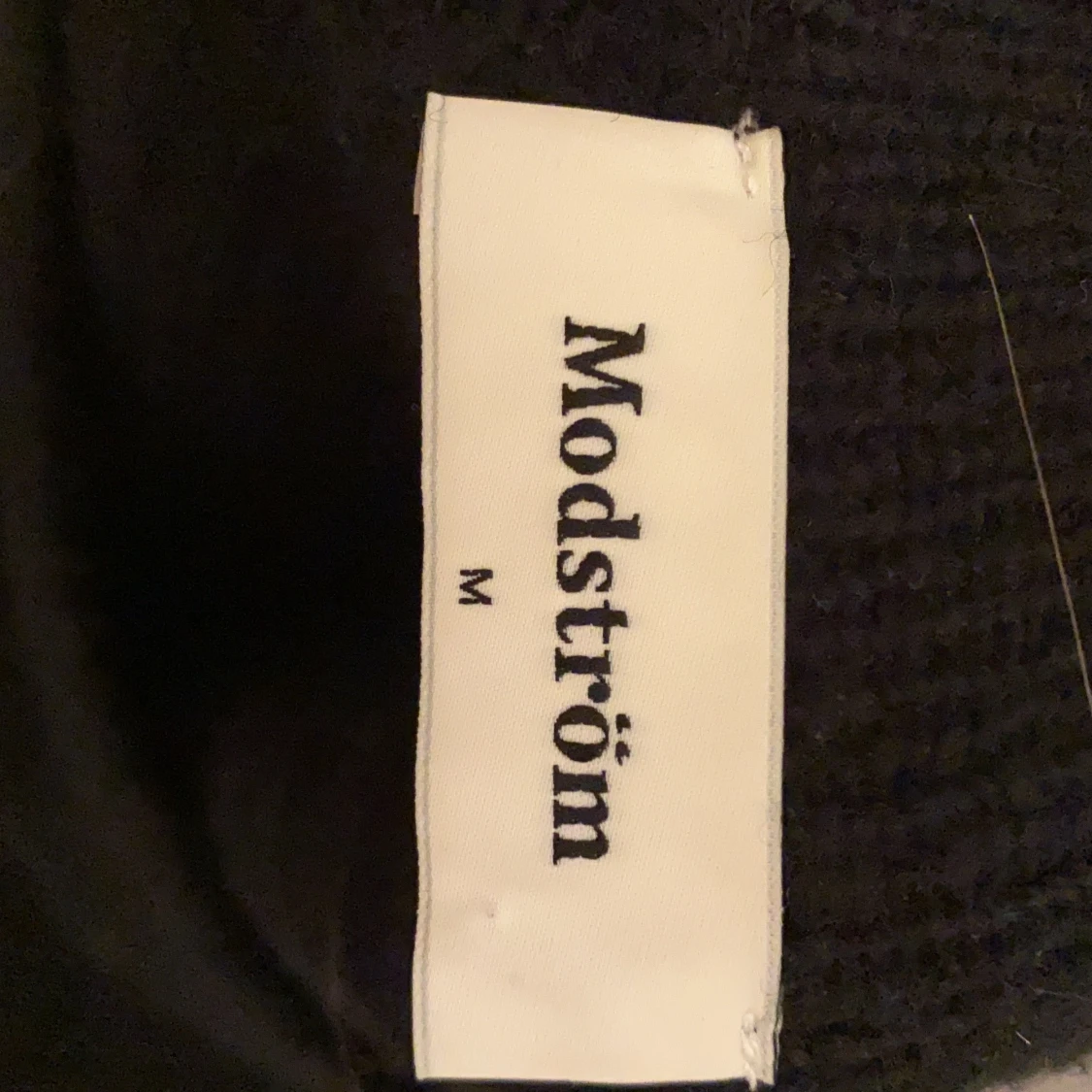 Stickad svart tröja! - 91