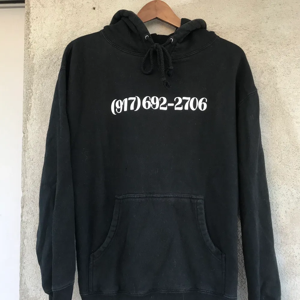 Call me 917, svart hoodie. Hoodies.