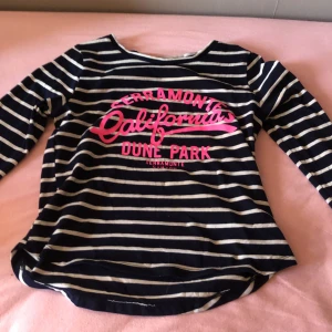 Jätte fin tröja med text  - Säljer denna jätte fina tröjan med text 