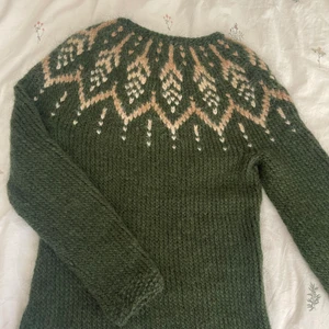 Ulltröka - Stickad tröja i äkta ull köpt på Svalbard för 800kr❤️ Sparsamt använd!