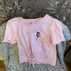 Tshirt/topp - En rosa tshirt/topp från gina strl xs