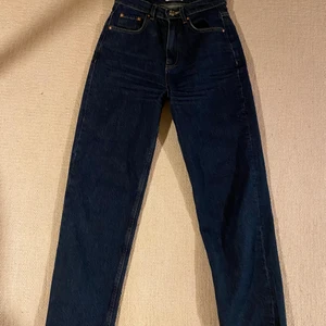 90s jeans från Gina Tricot  - 90s petite jeans från Gina Tricot. Säljer då de inte passar på mig längre. Kan mötas eller skicka. Köparen står för frakten (spårbart) 💗