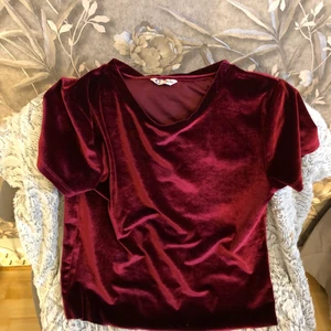 Röd tshirt - Röd tshirt från cubus strl xs