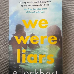 We Were Liars bok  - We Were Liars av E. Lockhart. Boken är på Engelska! Den är i fint skick och ny, har precis läst ut den. Frakt på 66 kr tillkommer. 