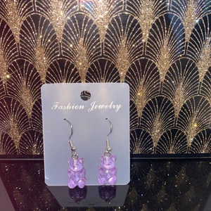 Björn örhängen - Örhängena är nickelfria. Ett par 25kr eller påsar för 40kr Skickar helst på posten.  