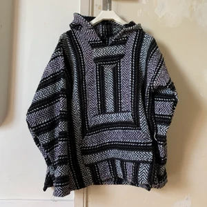 Baja hoodie - Baja hoodie i nyskick! Super mysig och värmande. Skriv för bilder på!💕 Gjord på 100% återvunnet material