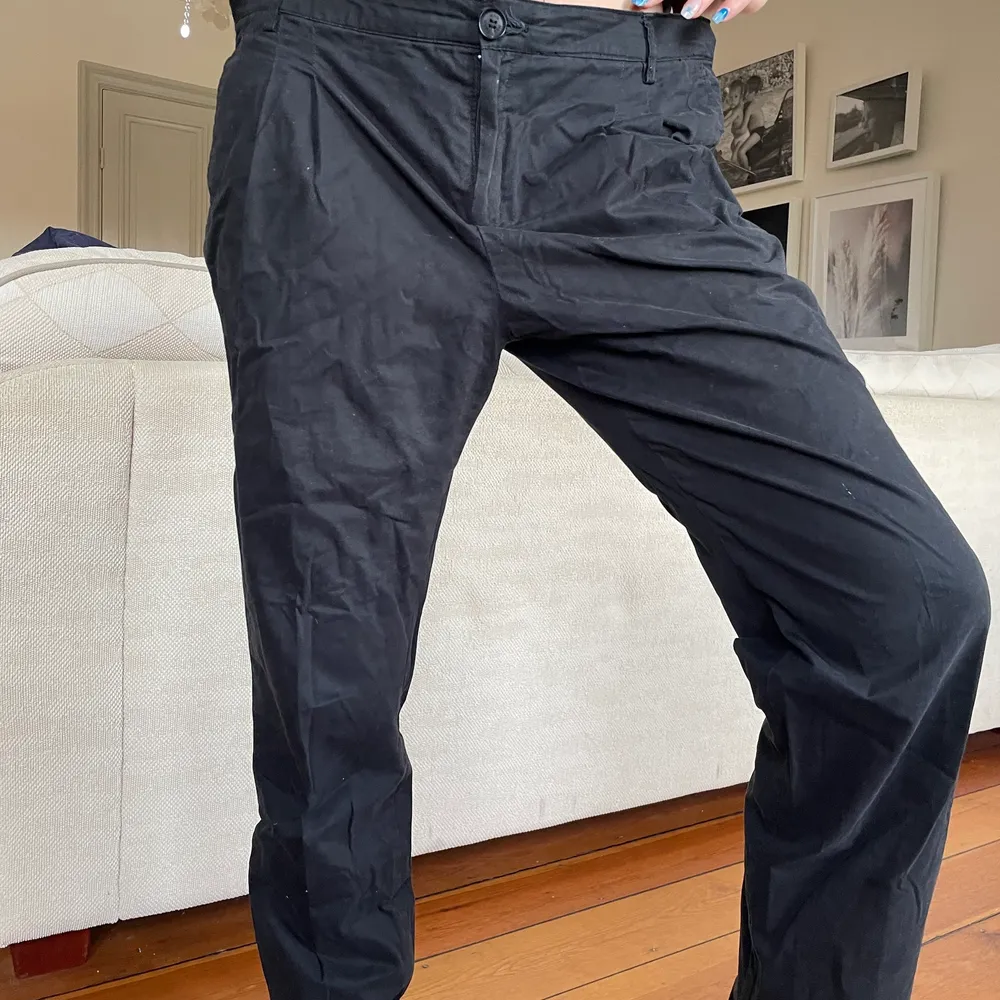 Asballa kostymbyxor, tyvärr lite stora för mig… därmed aldrig använda . Jeans & Byxor.