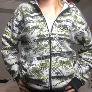 Zipup hoodie - Supertuff zipup hoodie från GAP! Några slitningar på ärmen, men inget som märks (iaf drf billigt pris)