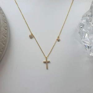 Superfint gulligt halsband - Superfint guldigt halsband som inte kommer till användning! Köpt från "En route jewelry" för 28$. Säljer för 170 kr ink frakt☀️