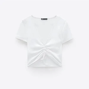 Zara topp  - Supersnygg zara topp i storlek M, men den passar en S bättre. Knappt använd och ser ut som ny. Hör av er vid frågor eller om ni är intresserade 🥰💗