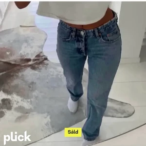 Zara jeans  - Säljer dessa skitsnygga zara jeans då ja råkade köpa dem i fel färg.  Strl 32 men passar 34. Lånad bild! Om många t intresserade så blir d budgivning annars kan priset diskuteras💕💕LÅNAD BILD DEN ÄR INTE SÅLD