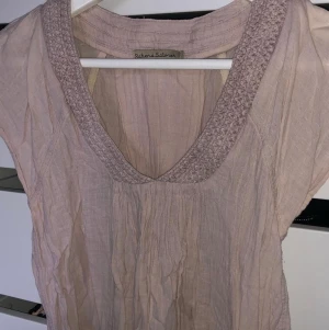 Rabens saloner blus - Blus från raben saloner, använd en gång