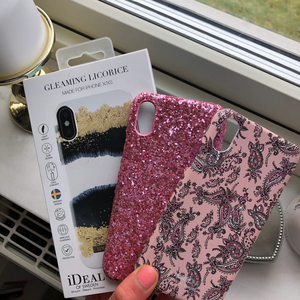 Tre olika iPhone skal till iPhone X. Ett från ideal of Sweden i nyskick. Rosa med blommor från holdit också i nyskick. Glittriga är från fyndiq och aldrig använt. Buda i kommentarerna eller skicka privat. Start pris är 20kr/styck. Kontakta mig för fler bilder och info!😊. Accessoarer.