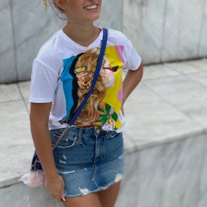 Zara t-shirt - Zara t-shirt i storlek S. T-shirt är lätt att kombinera och är i bra skick. Kontakta mig för fler bilder ☺️💞