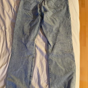 Levis jeans  - Levis jeans som är använda endast 3 gånger, köpt för 1099. Skriv för fler bilder! 