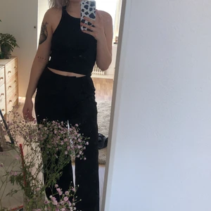 Svart ribbat linne  - Budgivning om fler vill ha, efter första budet avslutas budgivningen om 24h💗