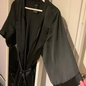 Så snygg kimono!  - Knappt använd, superskön verkligen! 