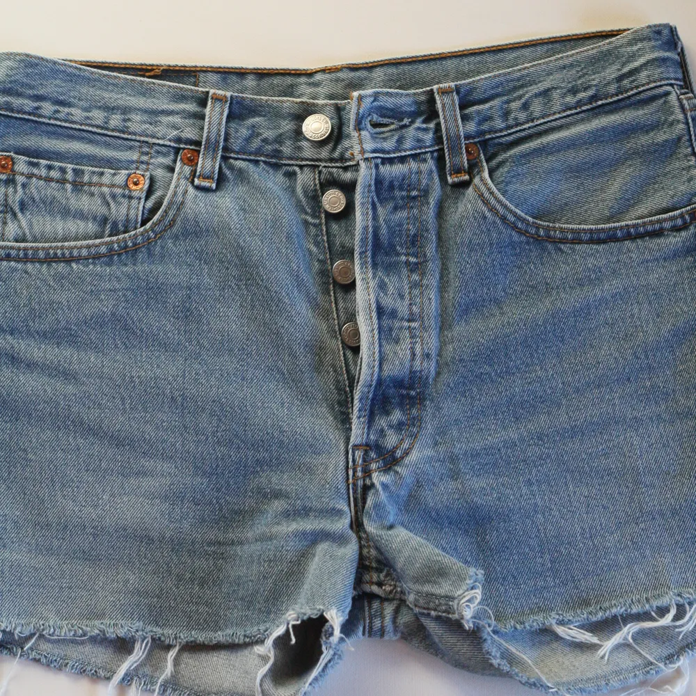 Vintage Levi’s 501 jeansshorts i fint skick. Storlek W31. . Shorts.