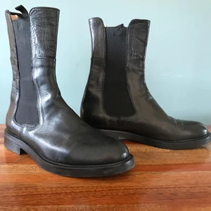 Italiensk Skinnstövel Alberville  - Unik skinnstövel som köptes på Albervilles sampelsale för 1200:-. I nyskick! 