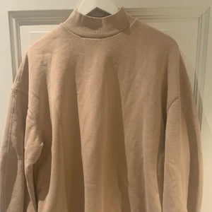 Beige polo Sweatshirt - Beige polo sweatshirt från bershka