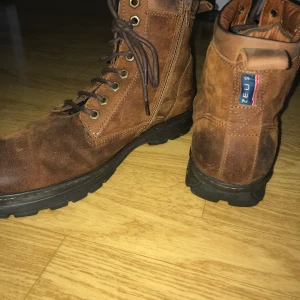 Zeus skor 43 men  - It’s almost new, boght it last year but used it twice 