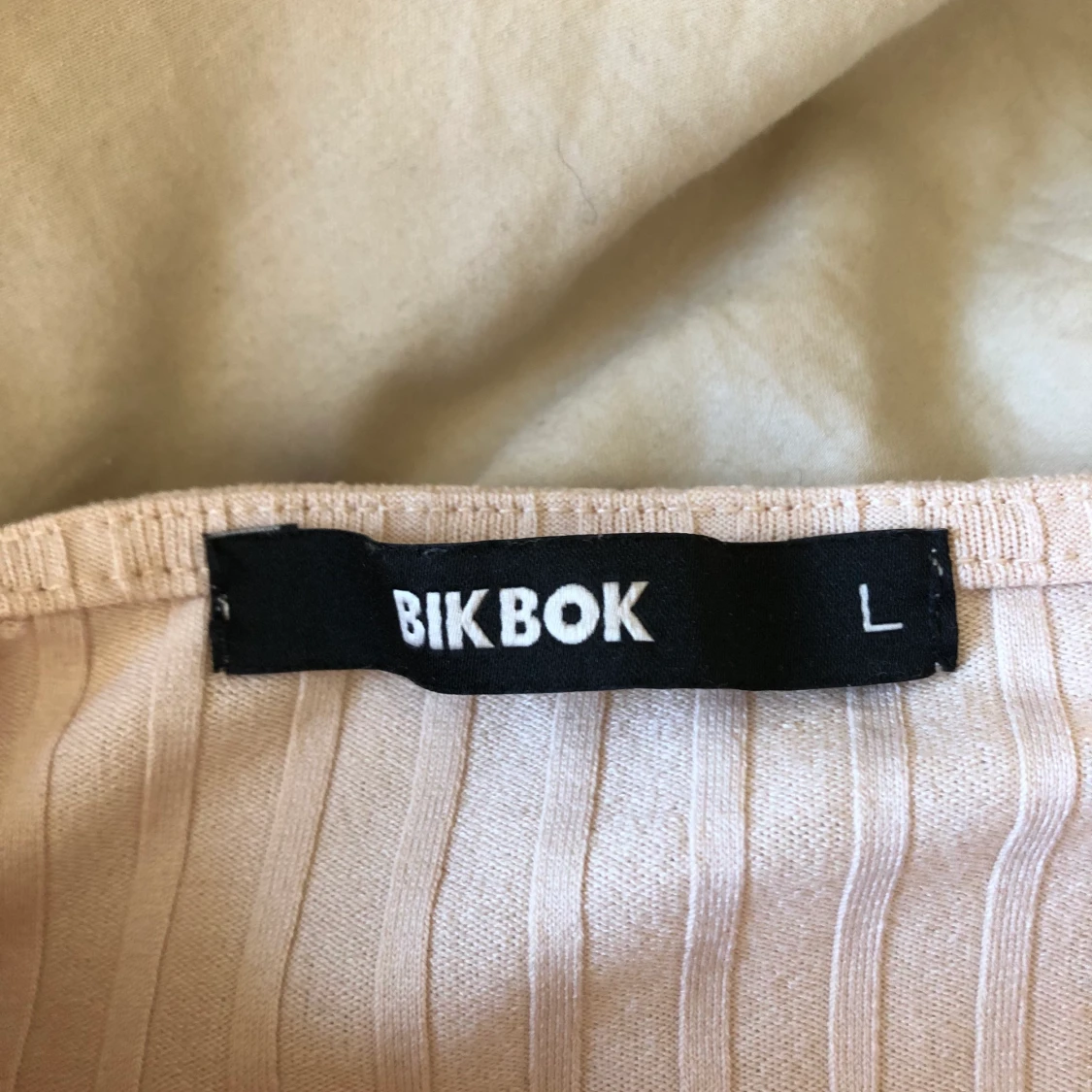 Ribbad klänning strl L - 91