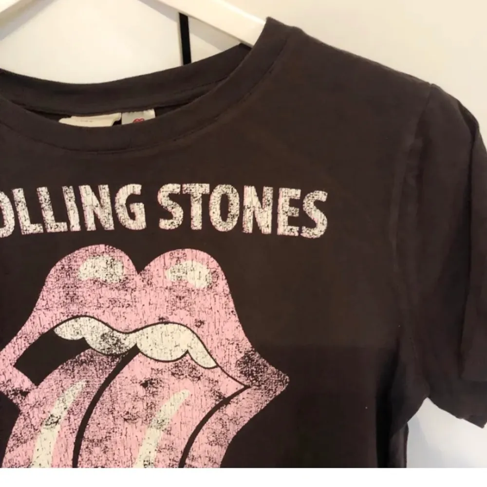 Rolling Stones T-shirt från hm i nytt skick . T-shirts.