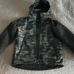 Everest jacka - Nästan som ny. 