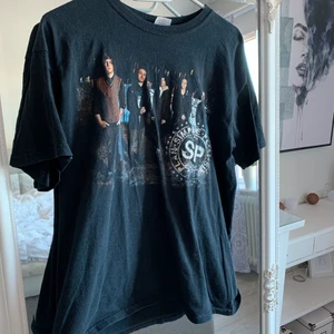 T-shirt - Nån band tröja som är cool men använder tyvärr inte längre 💞