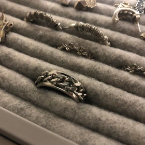 Kedjering - Oanvänd stål-ring som tyvärr var för stor för mig!