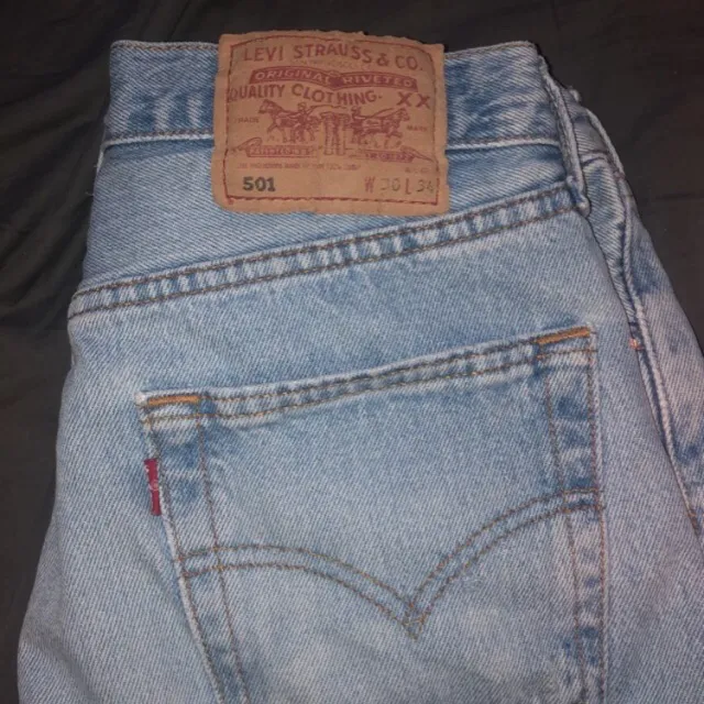 Vintage Levis 501, köpta på plick men passade tyvärr inte mig, skriv privat om du är intresserad 💖. Jeans & Byxor.