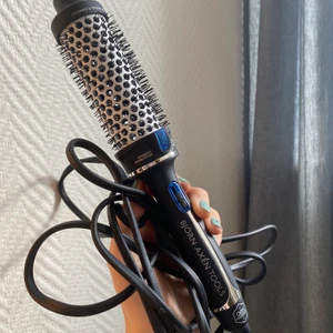 Värme borste - Säljer min värmeborste från Björn Axén som jag fick i jul, får ingen användning av den nypris 750kr😍