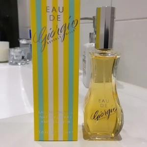Parfym  - 90 ml, ”Eau de Toilette Spray från Giorgio Beverly Hills”. Nypris 90ml - 639 kr. Mitt pris 200 ✨