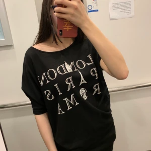 Tröja i storlek m - Tops i storlek m, fin skick, finns hämta i Stockholm, kan även skicka via post