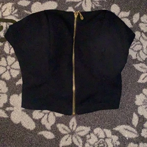Tröja  - Säljer då den inte kommer till användning - 100kr 