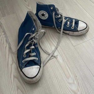 Converse skor - Säljer dessa superfina converse s💞köp direkt för 250kr, frakt står köparen för
