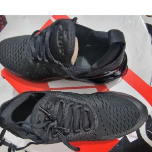 Säljer dessa fòr har nya  - Dom e jätte sköna 