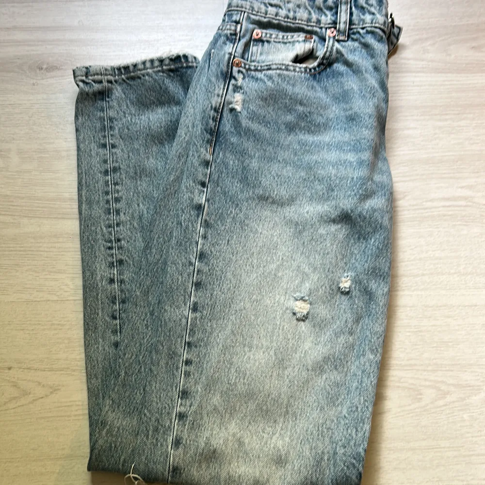 Säljs pågrun av att dom är lite små. Även nyskick då jag knappt har använt dom.⭐️. Jeans & Byxor.