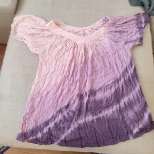 T shirt  - Blus/ t- shirt stl står ingen lapp men gissar 42/44