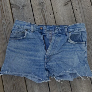 Levis jeansshorts - Skitcoola jeansshorts från levis! Hela och fina. Kom med prisförslag!