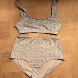 Bikini - Superfin bikini, använd men har inga defekter eller slitningar :) säljer pga att den inte används så ofta :/