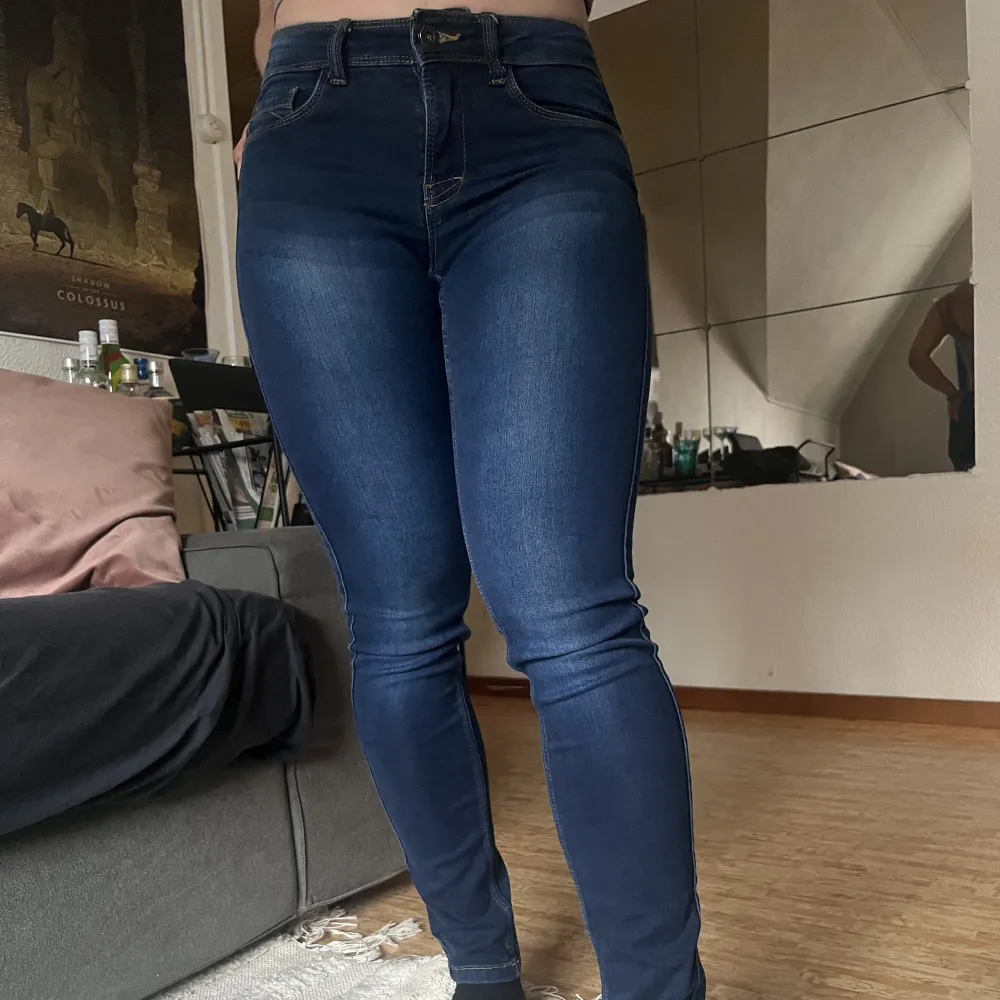 jeans som blivit försmå därför säljer jag💕. Jeans & Byxor.